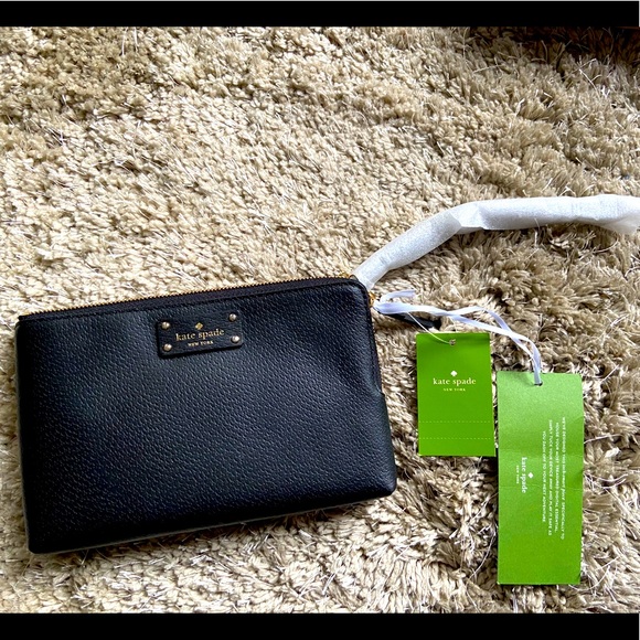 Kate Spade ♠️ wristlet. - Picture 1 of 4